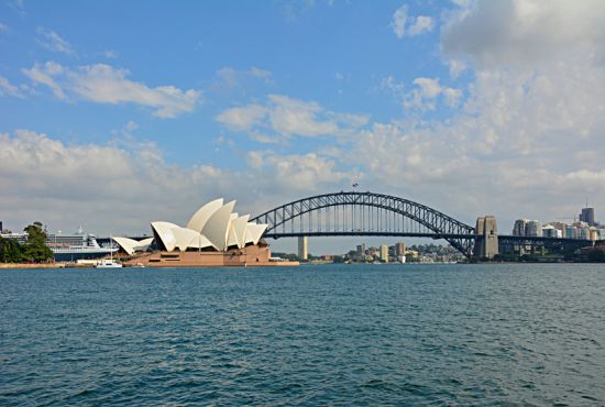 澳大利亚留学中介的费用一般是多少？