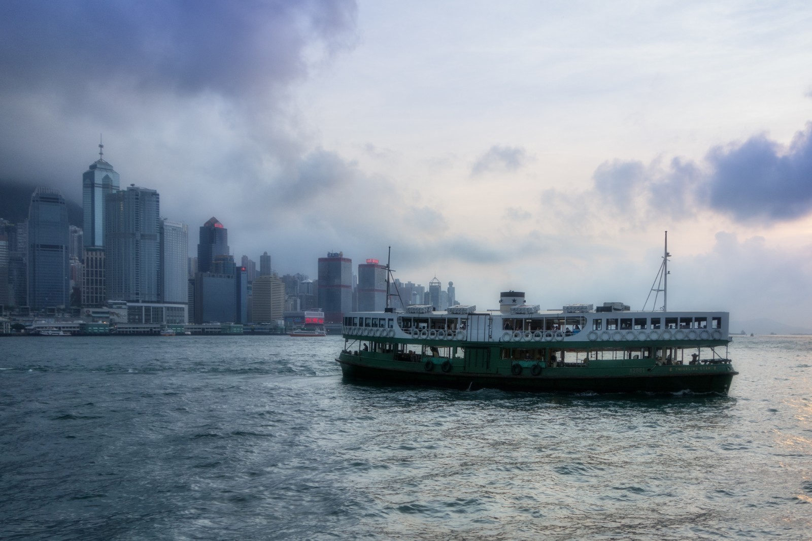 想移居香港得到身份有哪些方式?申请条件是什么?
