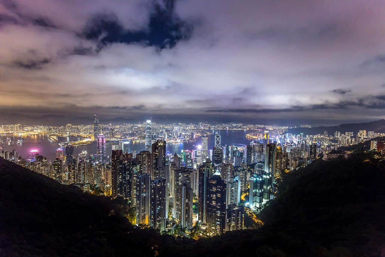 内地人如何去香港工作？哪些香港移居方法比较靠谱？