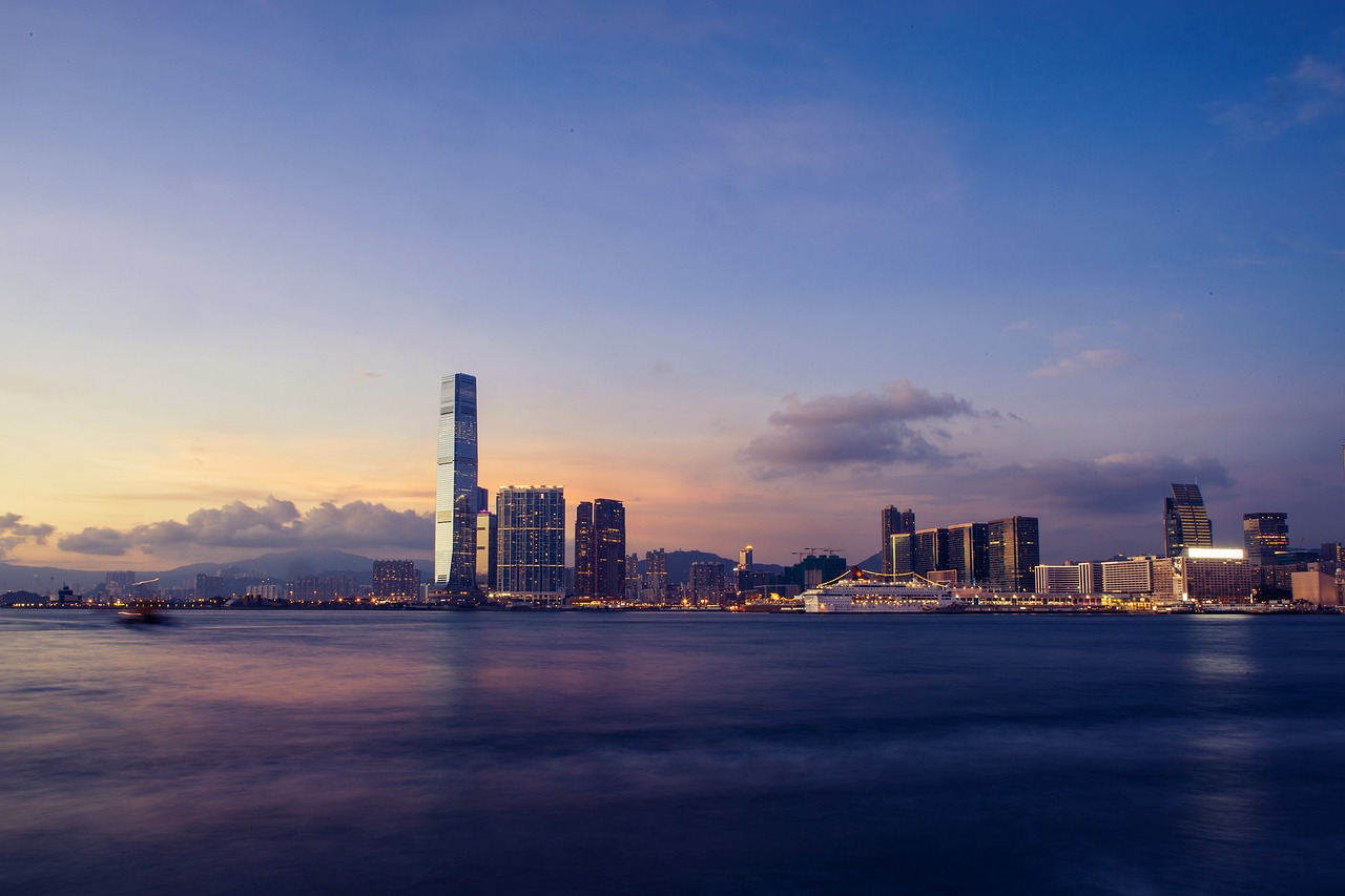 香港优才移居项目的申请门槛和审批标准是什么？