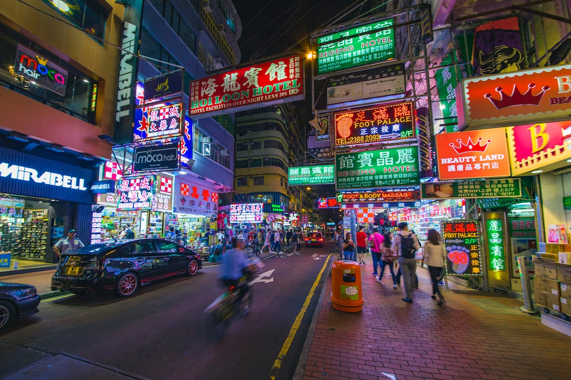 香港移居通过优才计划得到身份后，续签有什么方法?