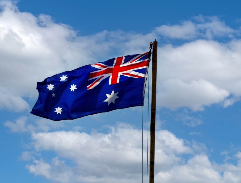 移民澳洲成功后，绿卡身份和入籍有何区别？