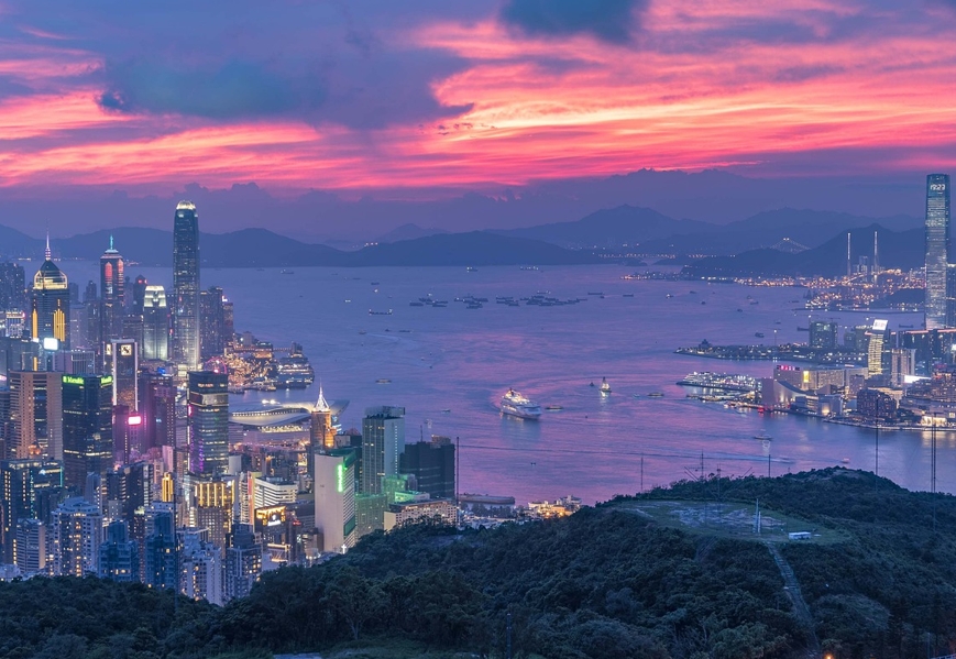 移居香港的居民身份、永居身份和内地户口有何关系？